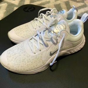 New women’s Nike shoes size 6.5 or 6